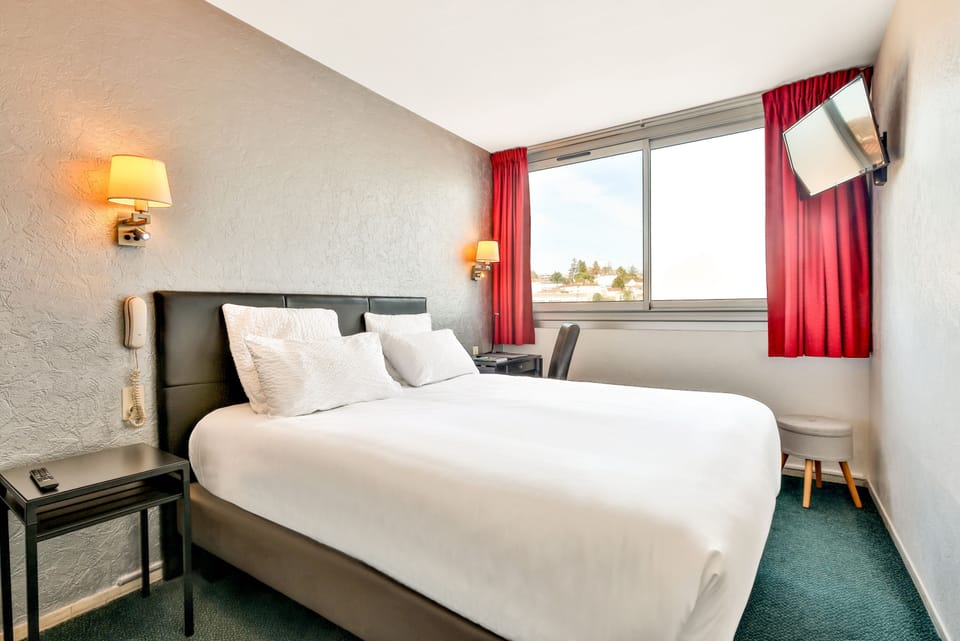 Minibar, in-room safe, desk, soundproofing