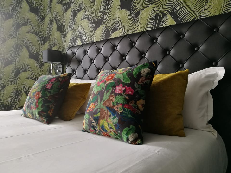 Junior Suite, 1 Bedroom | Premium bedding, desk, blackout drapes, soundproofing