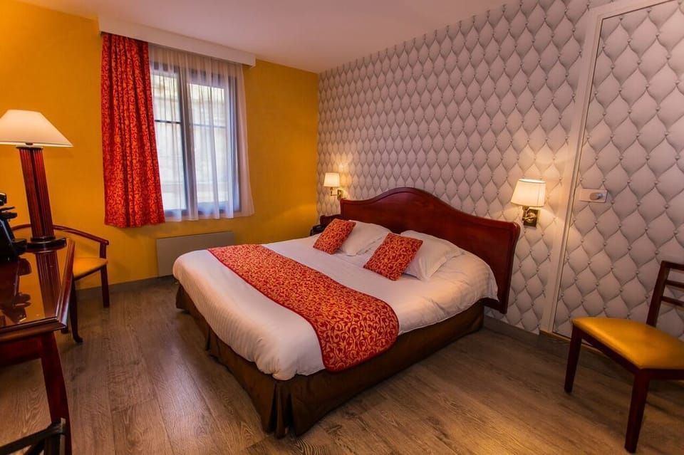 Double Room | 1 bedroom, premium bedding, in-room safe, desk