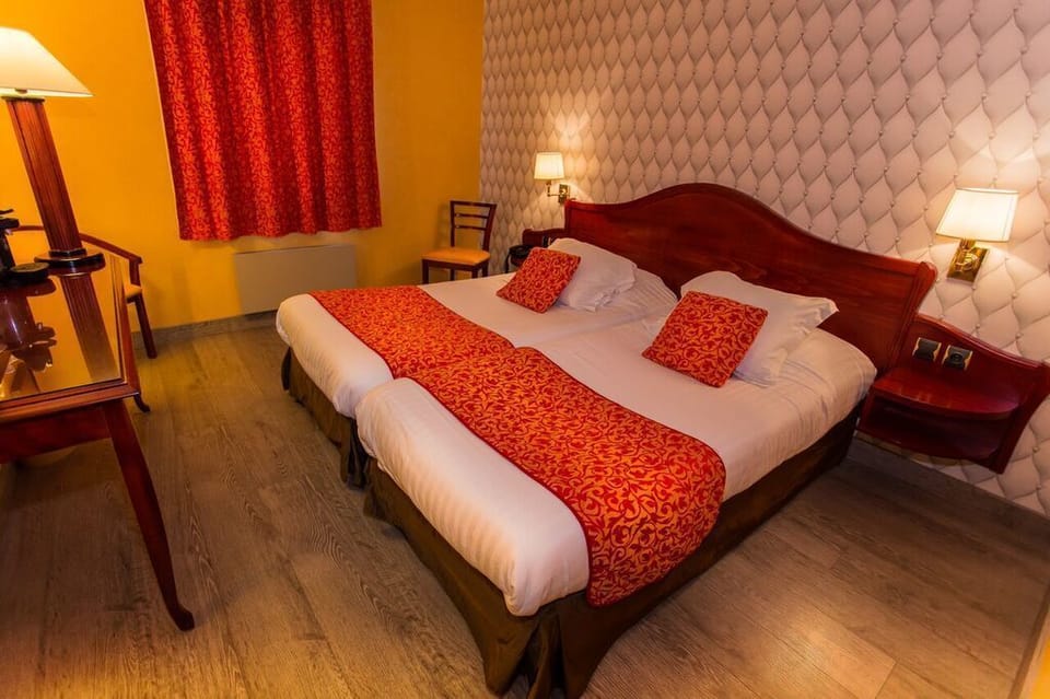 Twin Room | 1 bedroom, premium bedding, in-room safe, desk