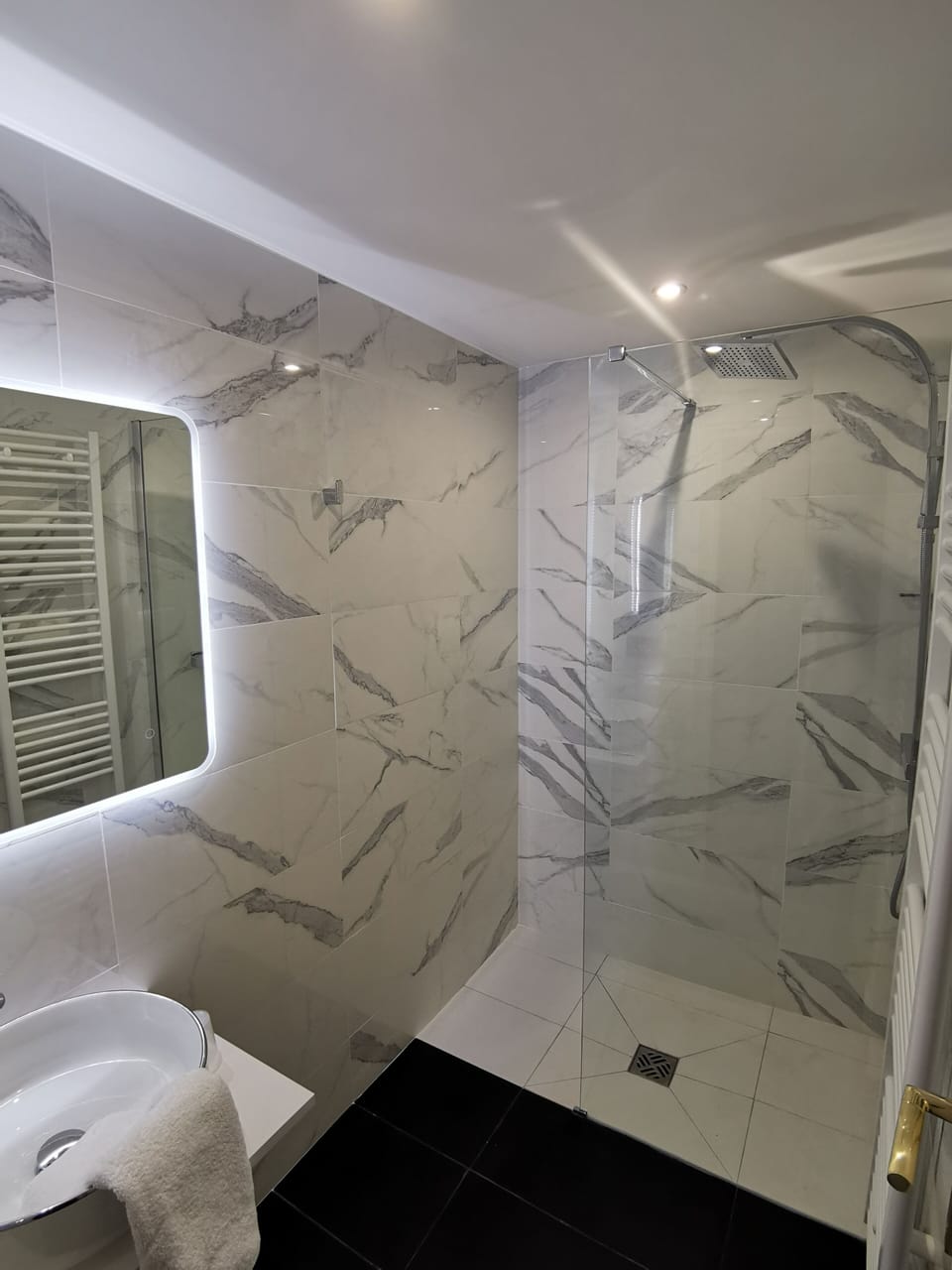 Bathroom shower
