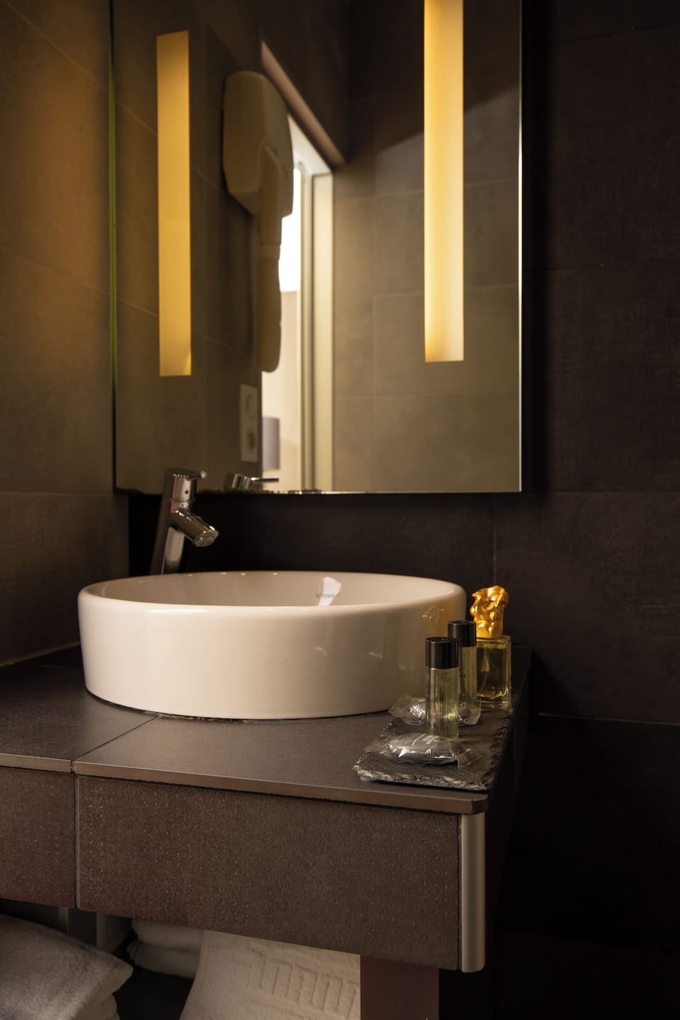 Double Room, City View | Minibar, in-room safe, desk, blackout drapes