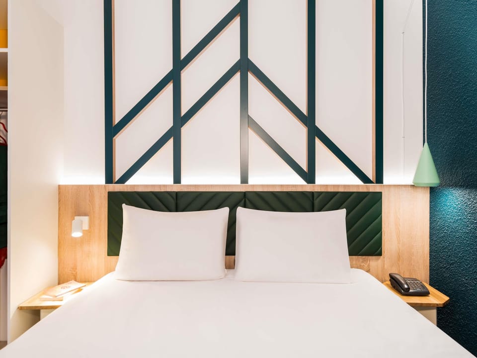 Laptop workspace, iron/ironing board, free WiFi, bed sheets