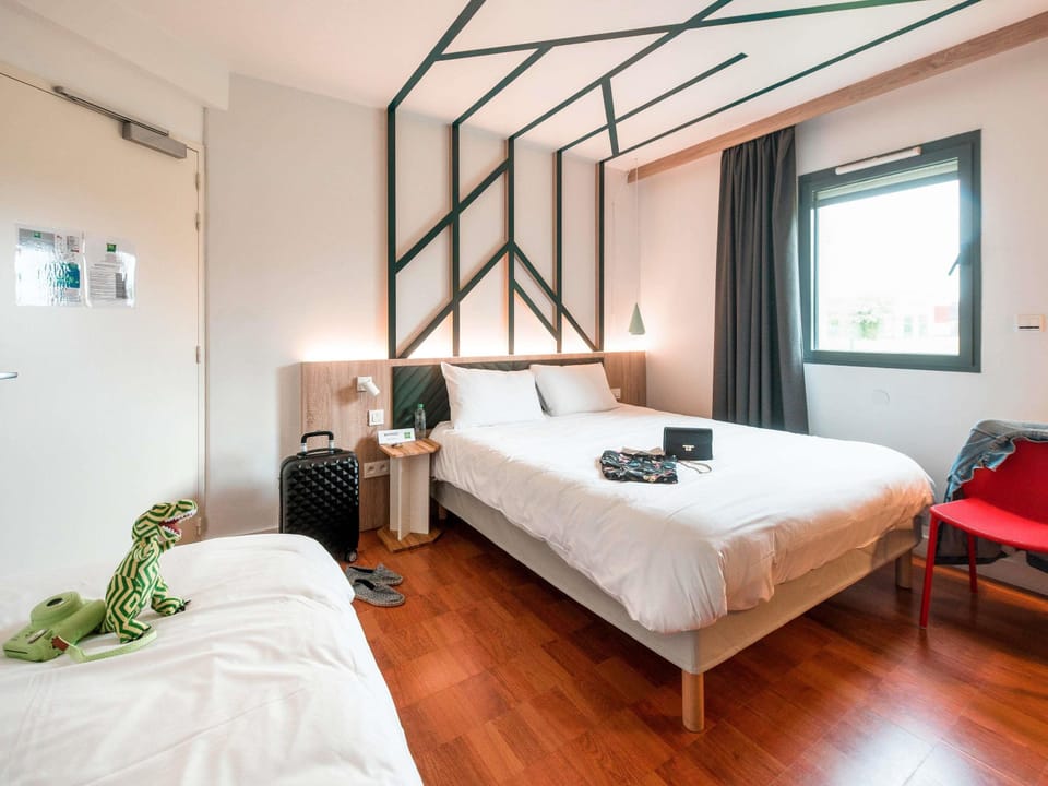 Superior Room, 1 Double Bed with Sofa bed | Laptop workspace, iron/ironing board, free WiFi, bed sheets