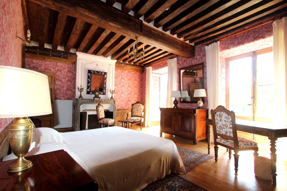 Deluxe Double or Twin Room | 1 bedroom, premium bedding, Select Comfort beds, in-room safe