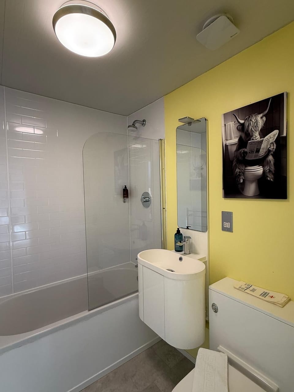 Deluxe Quadruple | Bathroom | Shower, hair dryer, towels