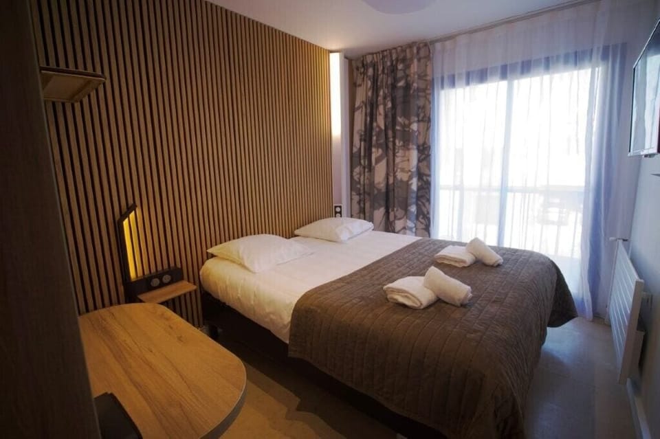 Premium bedding, desk, laptop workspace, soundproofing