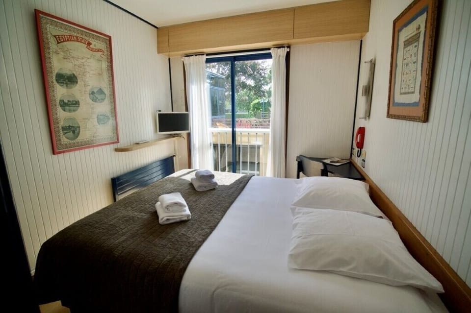 Double Room | Premium bedding, desk, laptop workspace, soundproofing