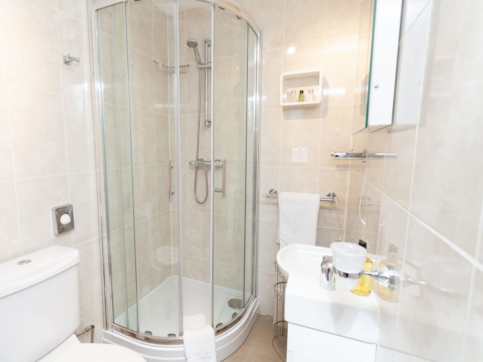 Superior Double Room, Ensuite, Garden View | Bathroom