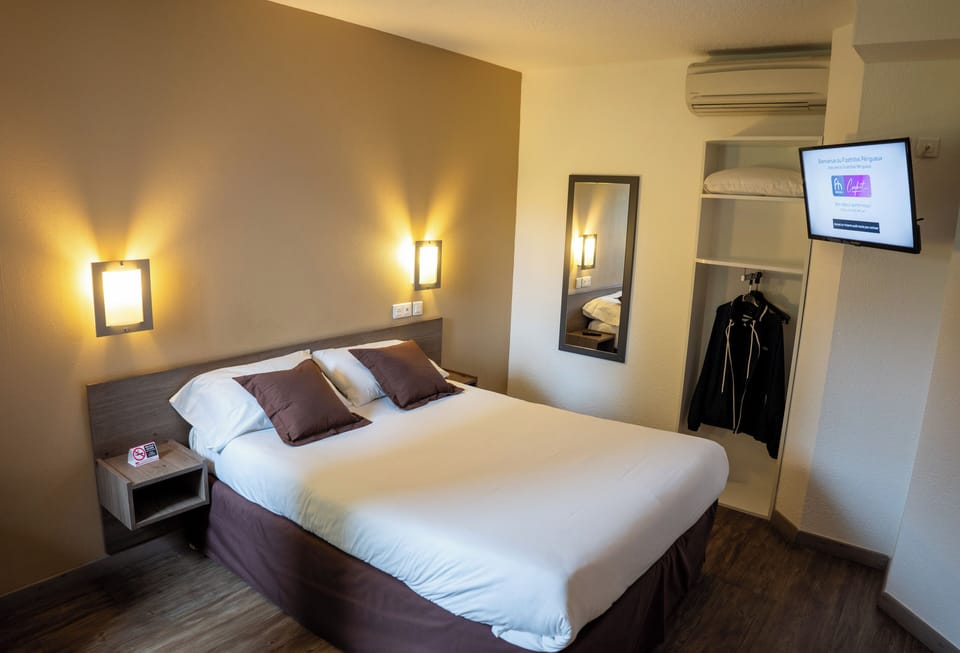 Double Room | Desk, blackout drapes, soundproofing, iron/ironing board