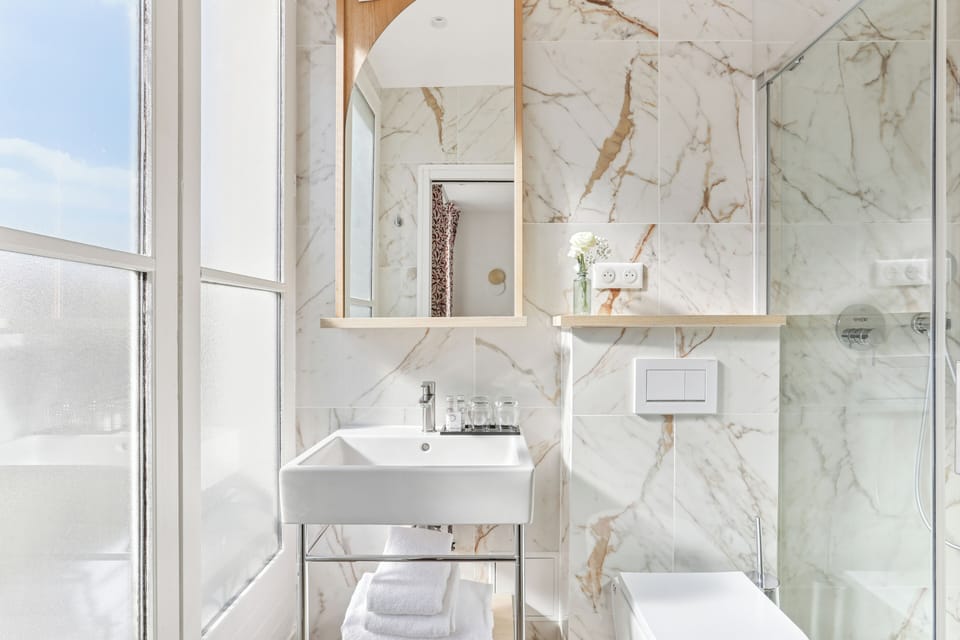 Superior Room, Balcony | Bathroom | Shower, hair dryer, towels