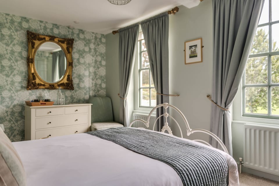 Superior Double Room | 1 bedroom, premium bedding, individually decorated