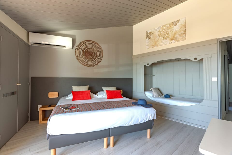Superior Room, Sea View | In-room safe, desk, soundproofing, iron/ironing board