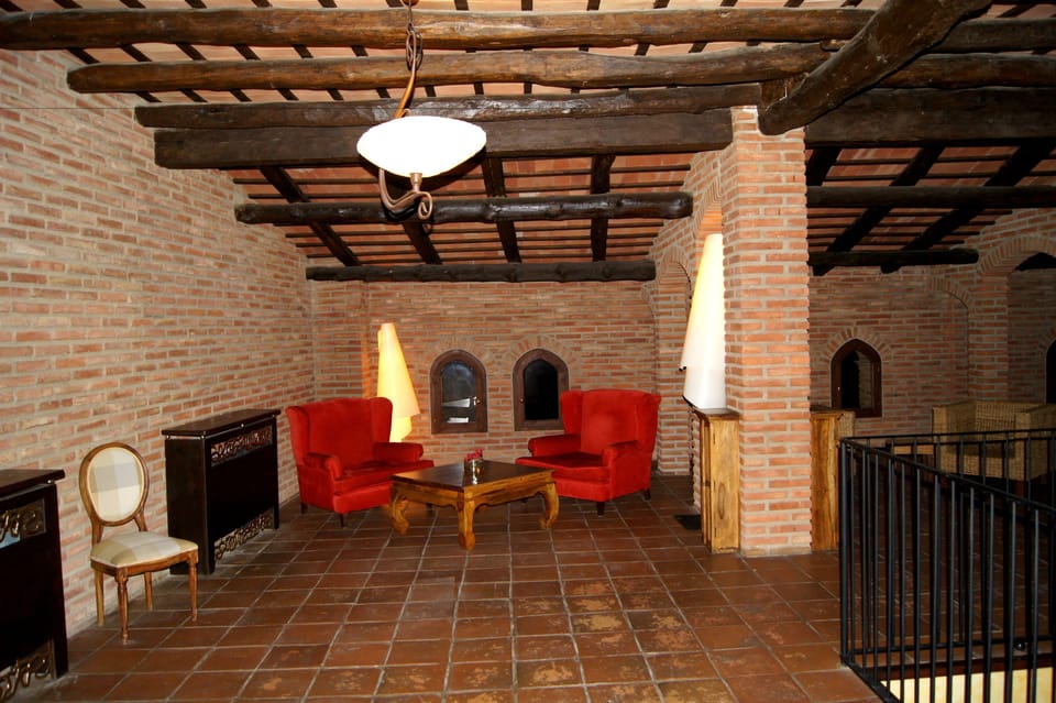 Lobby lounge