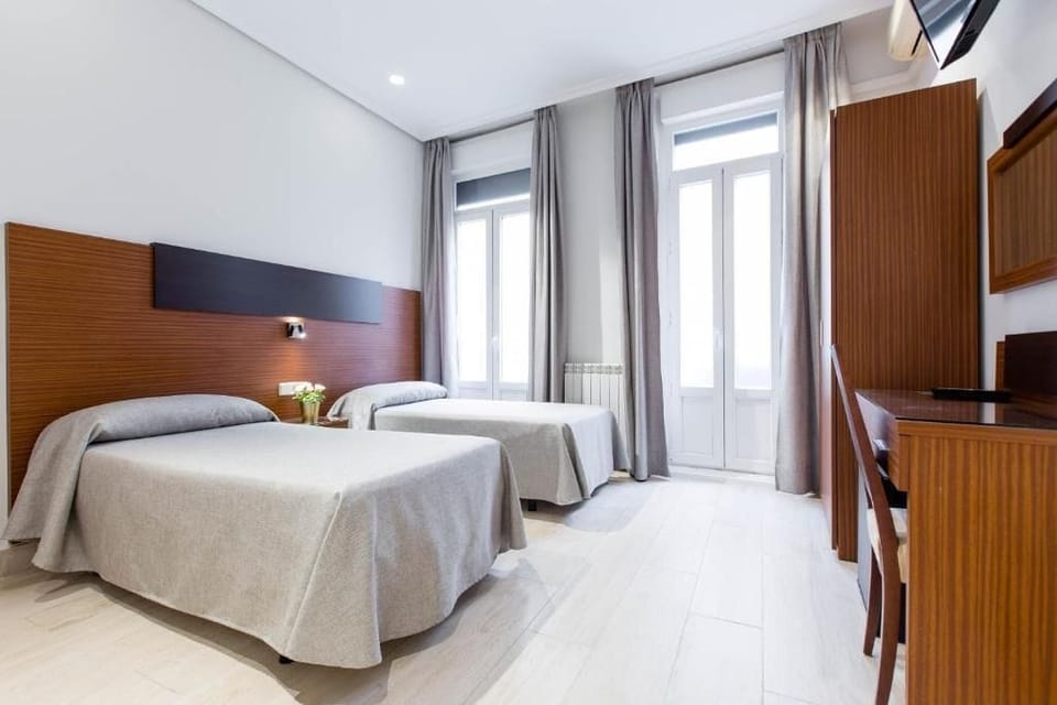 Twin Room | In-room safe, desk, soundproofing, free WiFi
