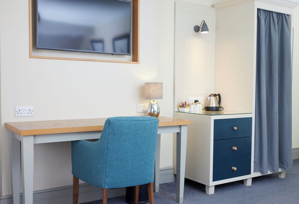 Accessible Twin | Iron/ironing board, free WiFi, bed sheets