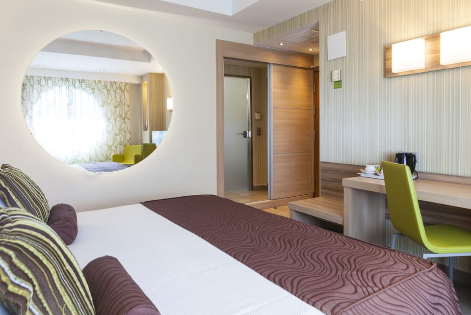Minibar, desk, blackout drapes, soundproofing