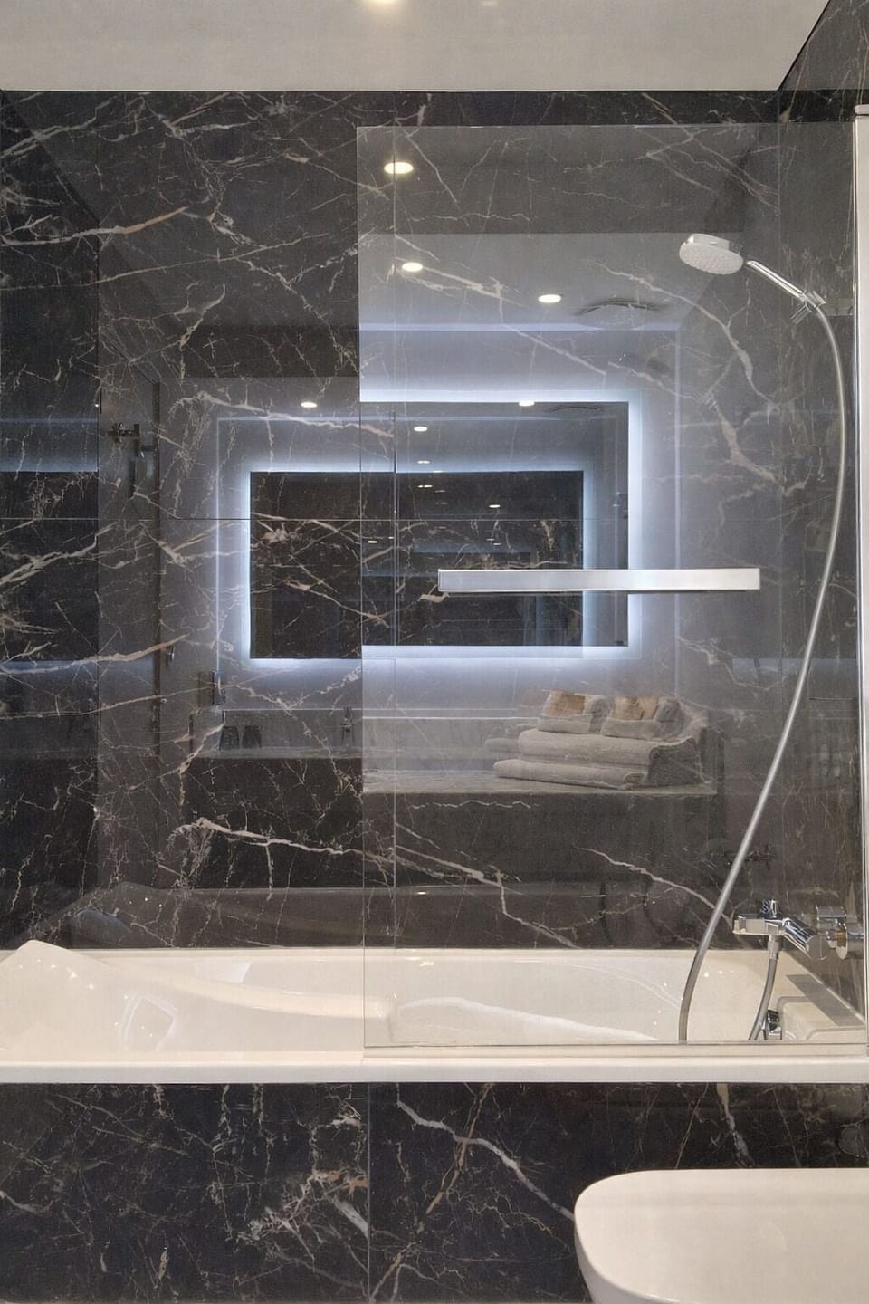 Deluxe Room, 1 Double Bed with Sofa bed | Bathroom | Eco-friendly toiletries, hair dryer, towels