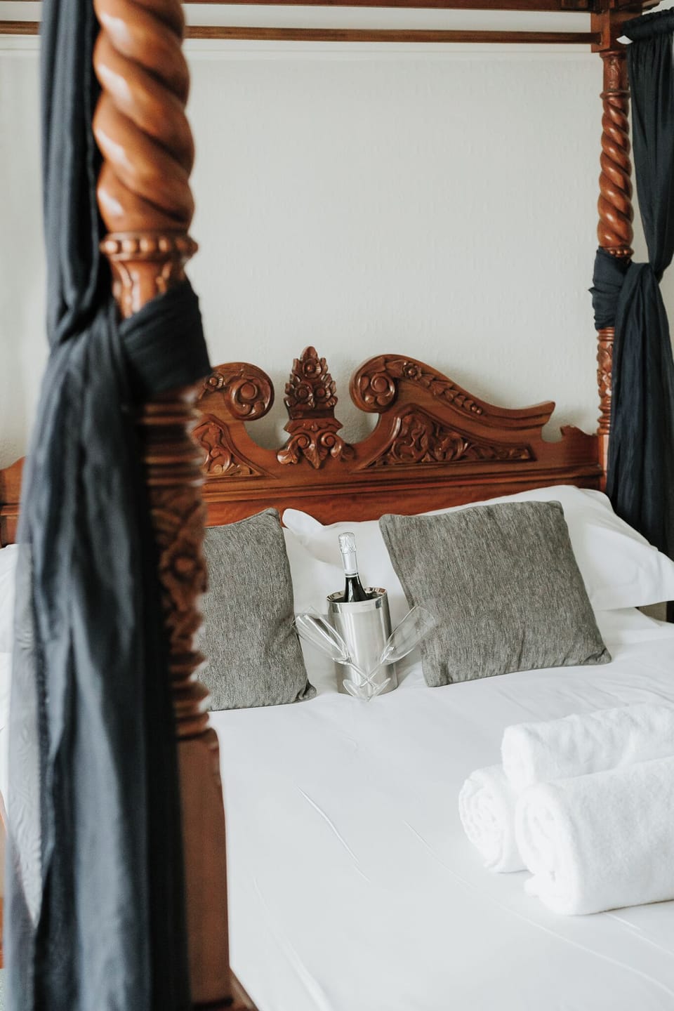Deluxe Double Room, Ensuite (4 Poster) | Select Comfort beds, desk, soundproofing, iron/ironing board