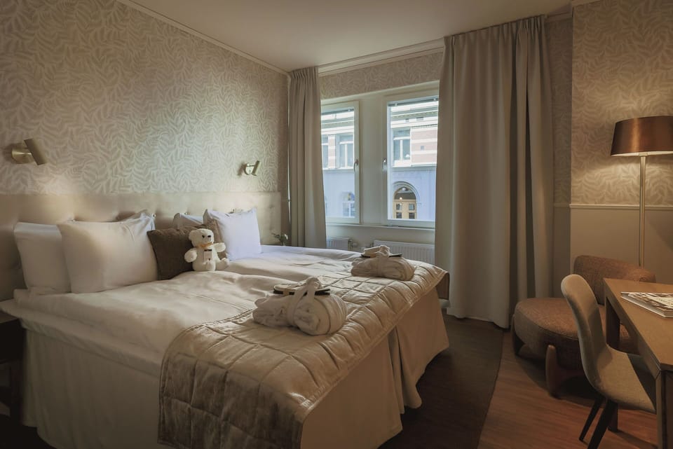 Premium Twin Room | Hypo-allergenic bedding, minibar, in-room safe, individually furnished