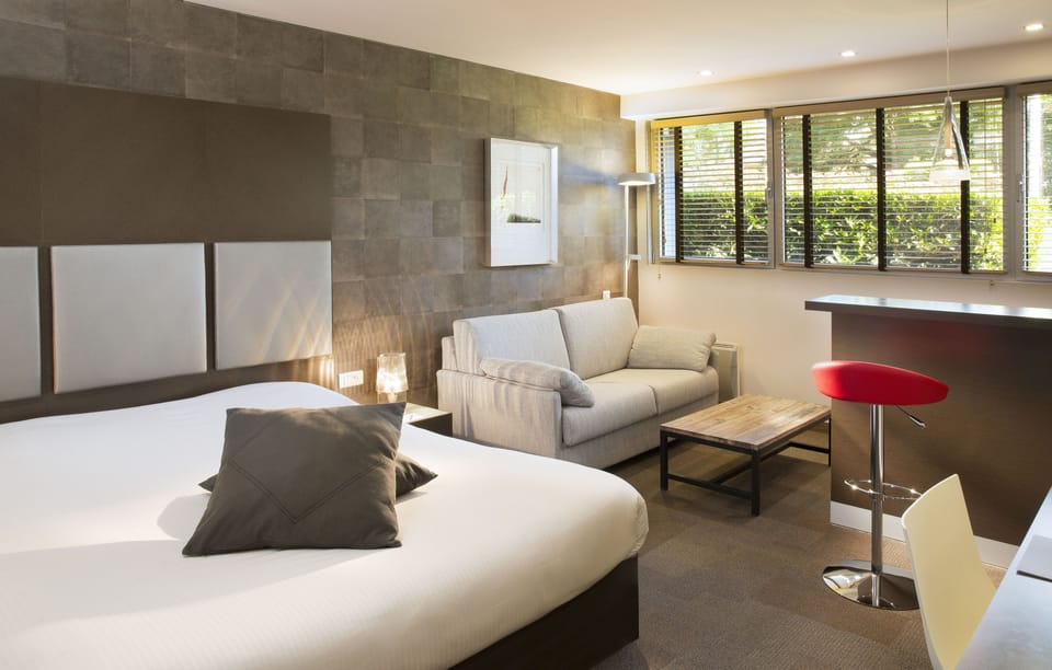 Apartment | In-room safe, desk, blackout drapes, soundproofing