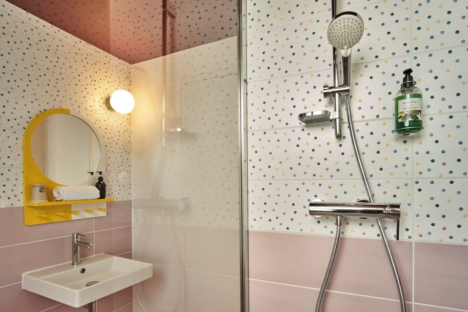 Triple Room | Bathroom | Shower, hair dryer, towels, soap