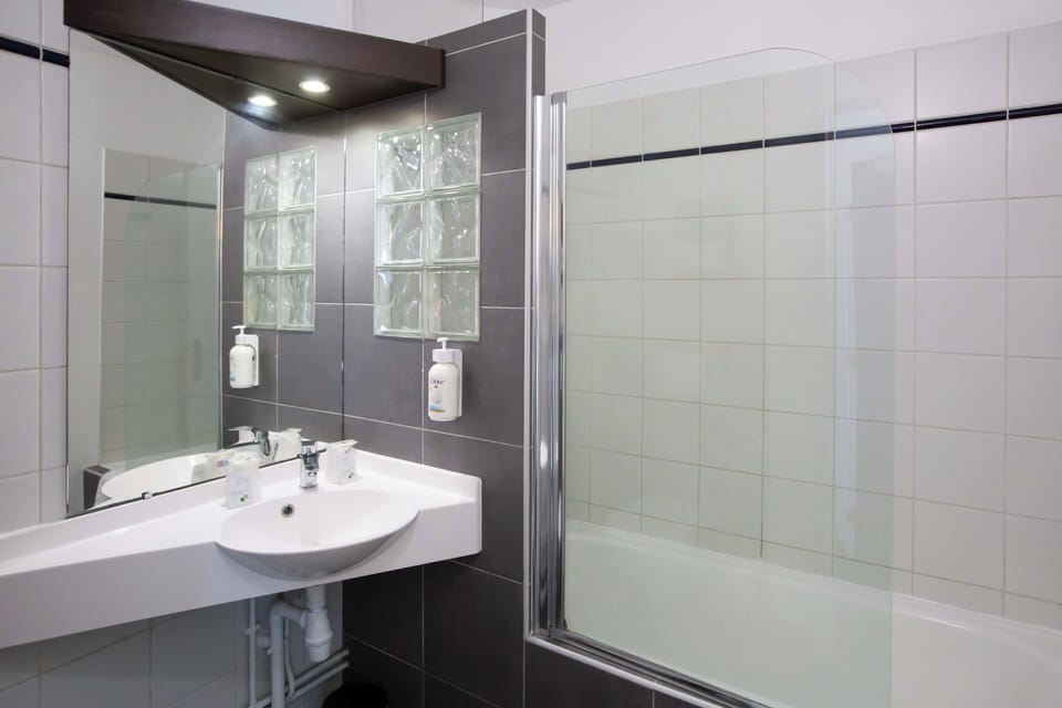 Bathtub, free toiletries, hair dryer, towels