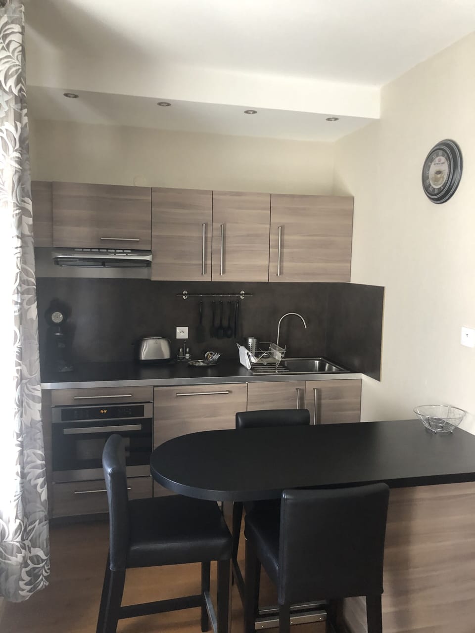 Comfort Apartment | Private kitchen | Microwave, electric kettle