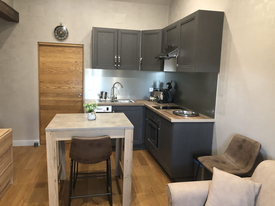 Comfort Apartment | Private kitchen | Microwave, electric kettle