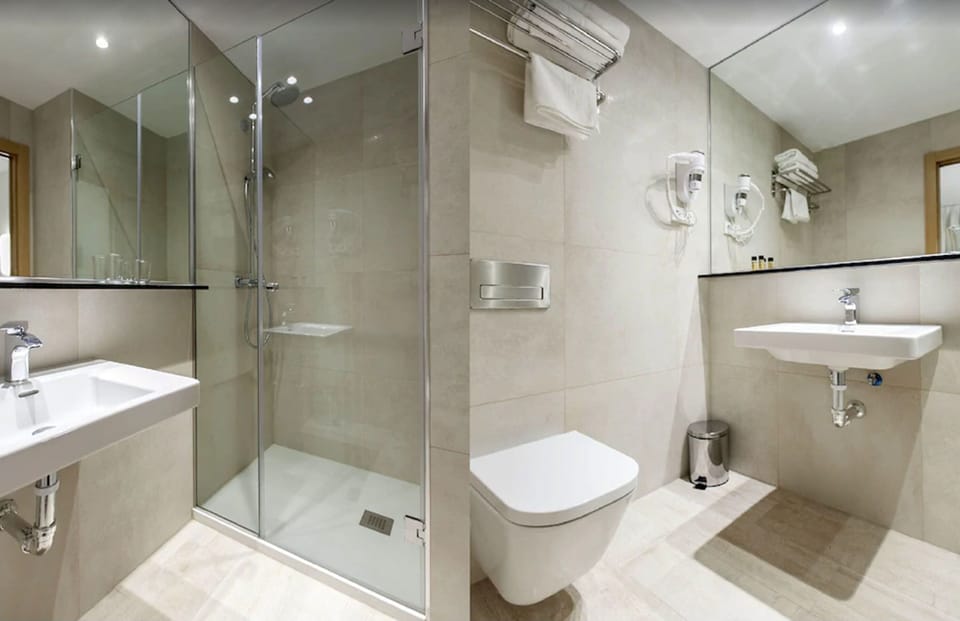 Triple Room | Bathroom shower