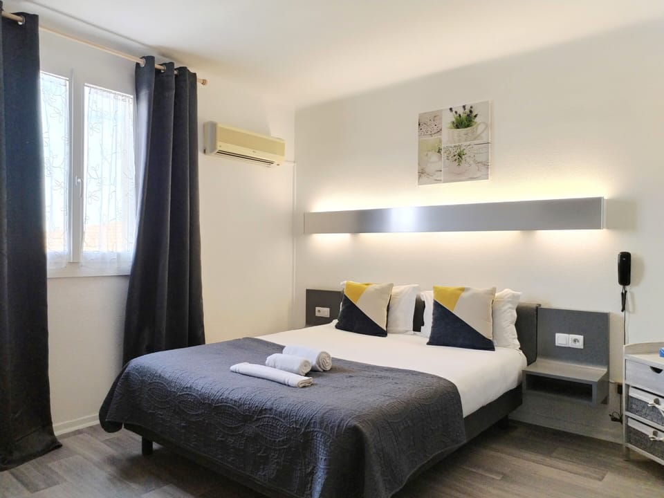 Comfort Double Room | Desk, WiFi (free), bed sheets