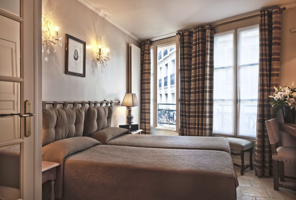Classic Twin Room | Minibar, in-room safe, desk, iron/ironing board