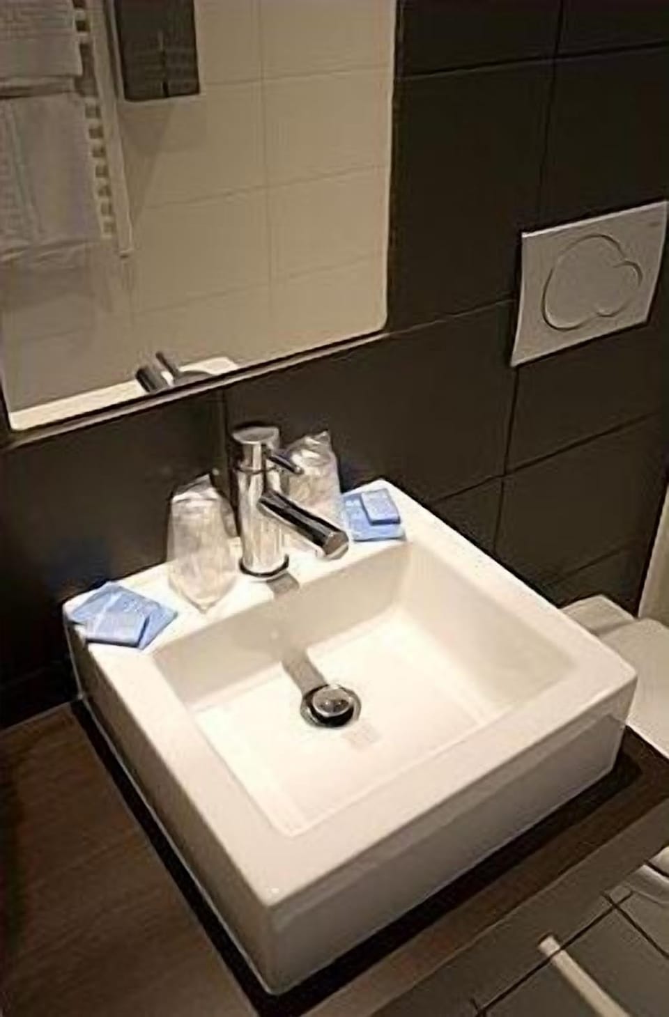 Bathroom sink