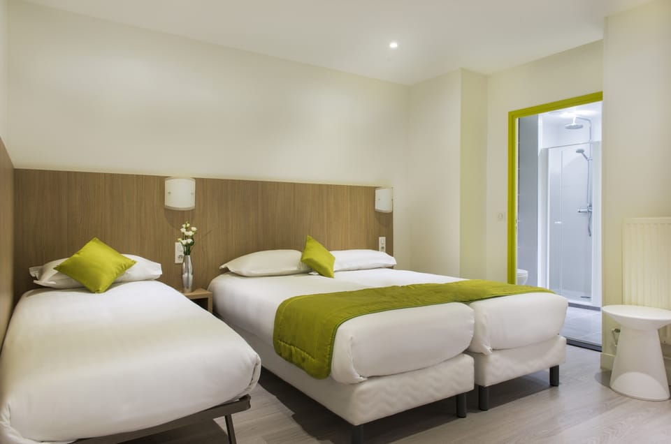 Triple Room | Desk, blackout drapes, soundproofing, iron/ironing board
