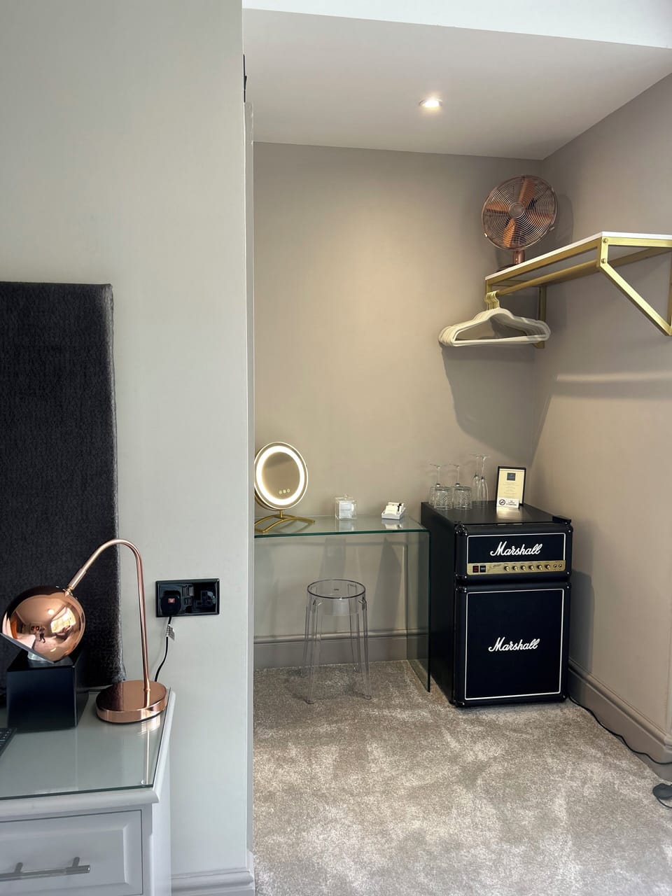 Luxury Superking/Twin En-suite Room | Living area