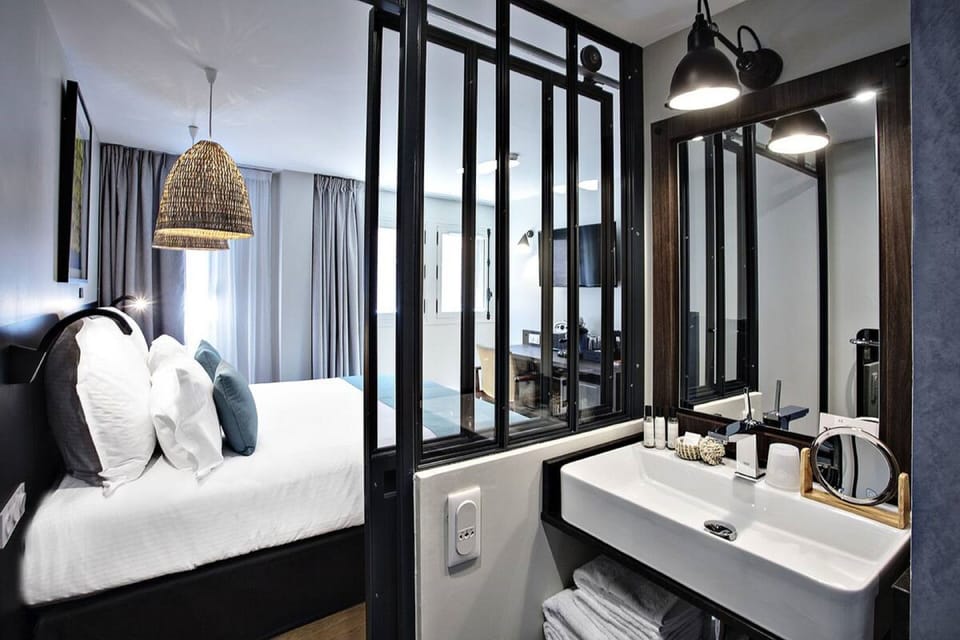 Deluxe Double Room, 1 King Bed | Bathroom | Designer toiletries, hair dryer, bathrobes, slippers