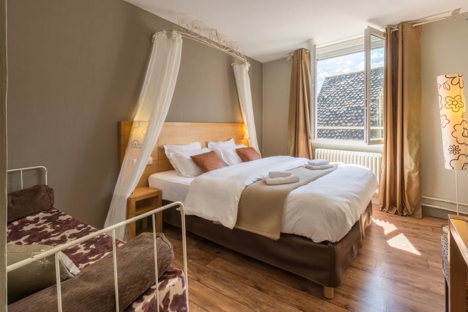 Superior Double Room, 1 Queen Bed | Free WiFi, bed sheets