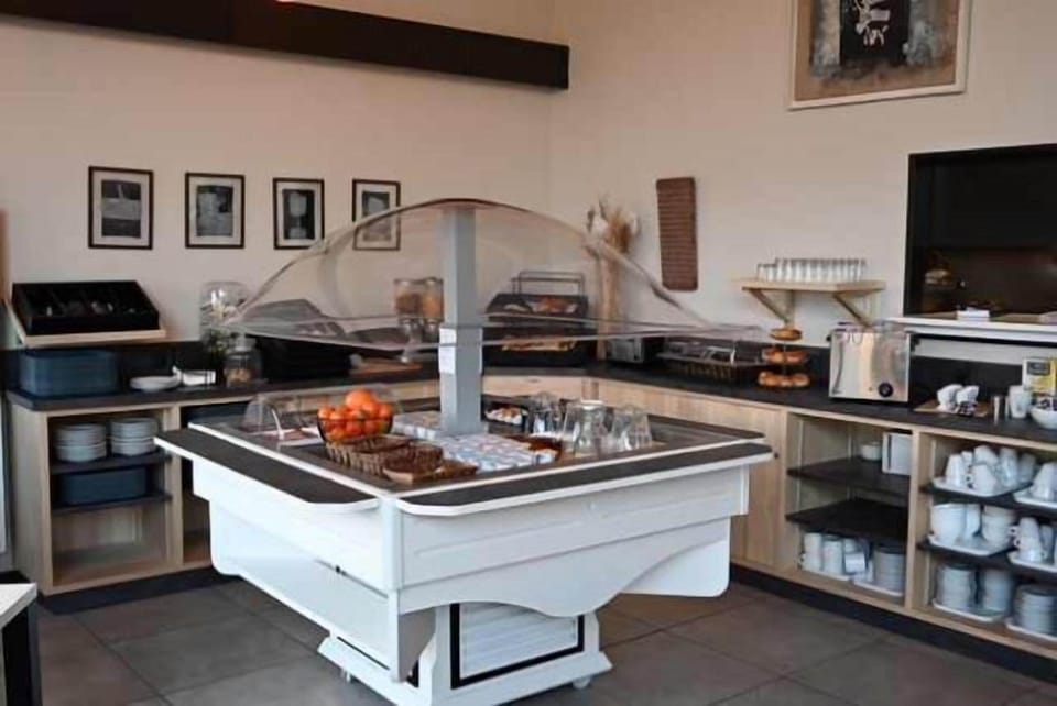 Daily buffet breakfast for a fee