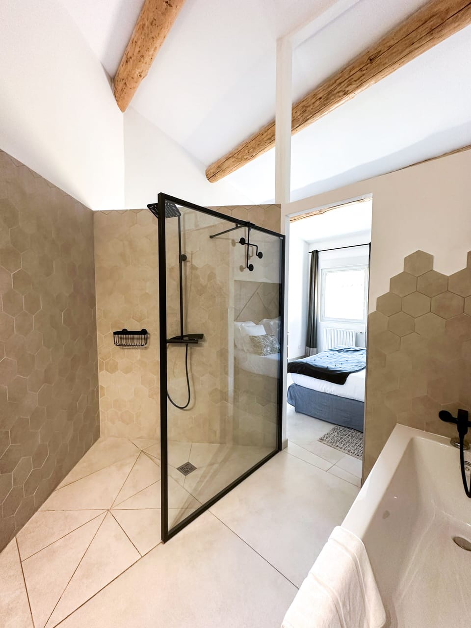 Deluxe Room | Bathroom | Towels