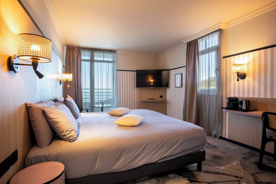 Premium bedding, minibar, in-room safe, desk