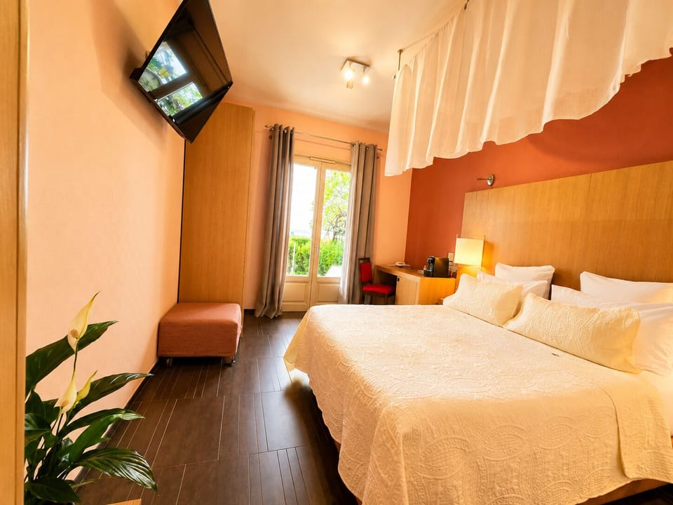 Double Room, Terrace, Lake View | Premium bedding, Select Comfort beds, desk, soundproofing
