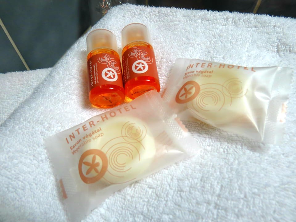 Combined shower/tub, eco-friendly toiletries, hair dryer, towels