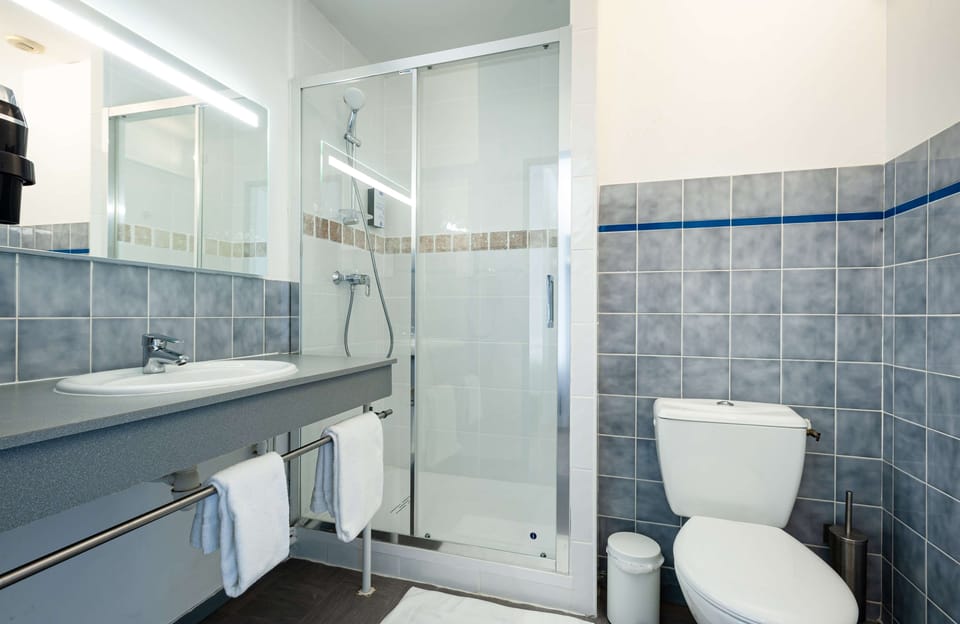 Standard Room, Multiple Beds | Bathroom | Combined shower/tub, eco-friendly toiletries, hair dryer, towels