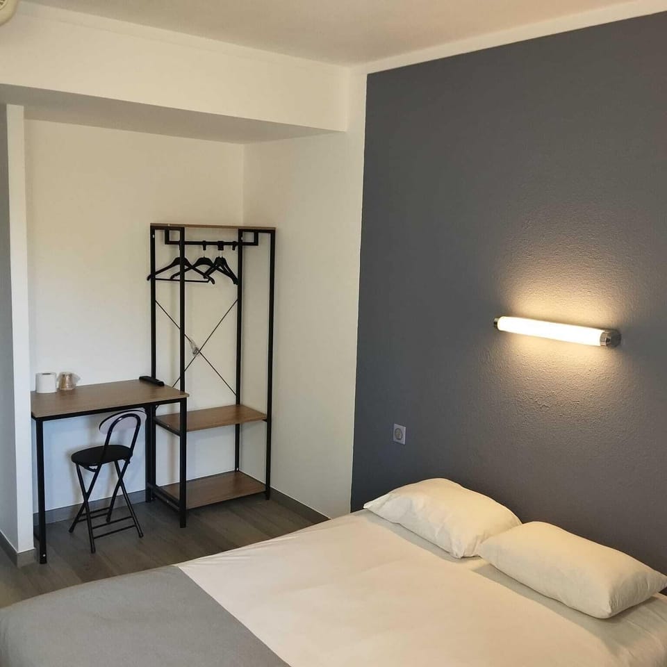 Standard Double Room | Soundproofing, free cribs/infant beds, free WiFi, bed sheets