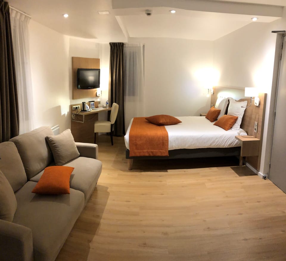 Superior Room, 1 Double Bed | Premium bedding, desk, laptop workspace, blackout drapes