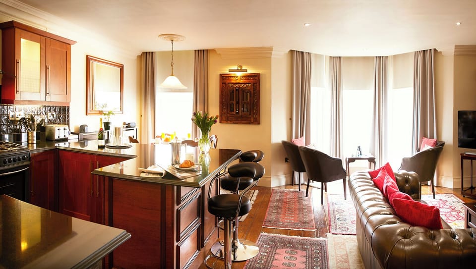 Luxury Apartment, 2 Bedrooms, Sea View | Living area | LCD TV, DVD player