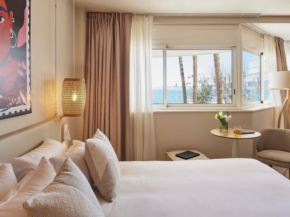 Junior Suite, 1 Double Bed, Sea View | Premium bedding, in-room safe, desk, laptop workspace