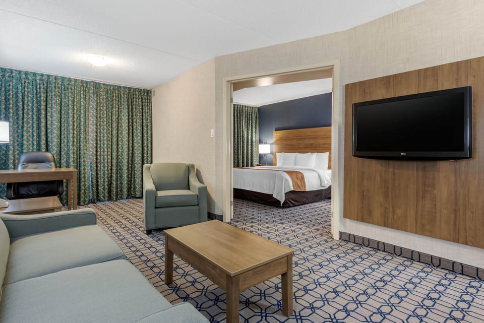 Suite, Non Smoking | Desk, iron/ironing board, free cribs/infant beds, free WiFi