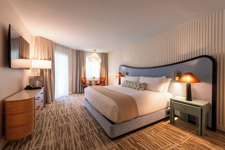Grand Meadow King & Queen Suite | Hypo-allergenic bedding available, iron/ironing board, WiFi (free)