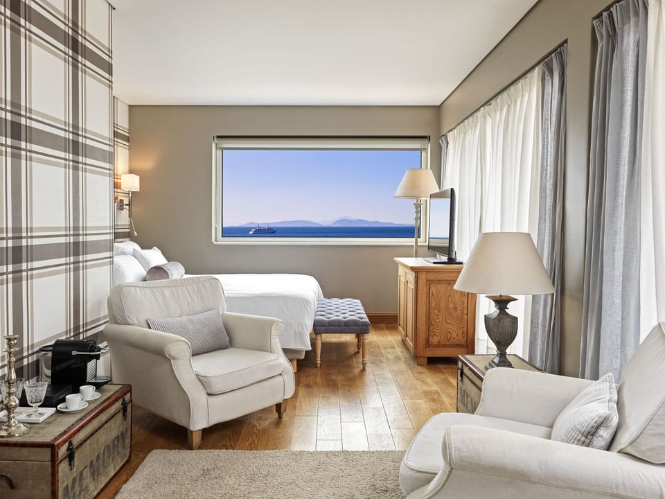 Penthouse Suite | Minibar, in-room safe, blackout drapes, soundproofing